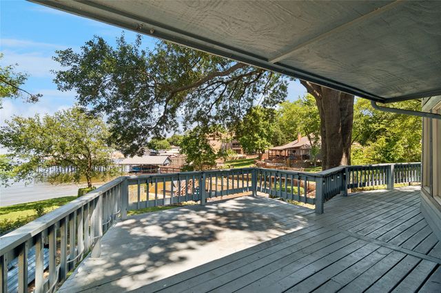 118 Lancelot Drive, Mabank, TX 75156