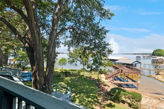 118 Lancelot Drive, Mabank, TX 75156