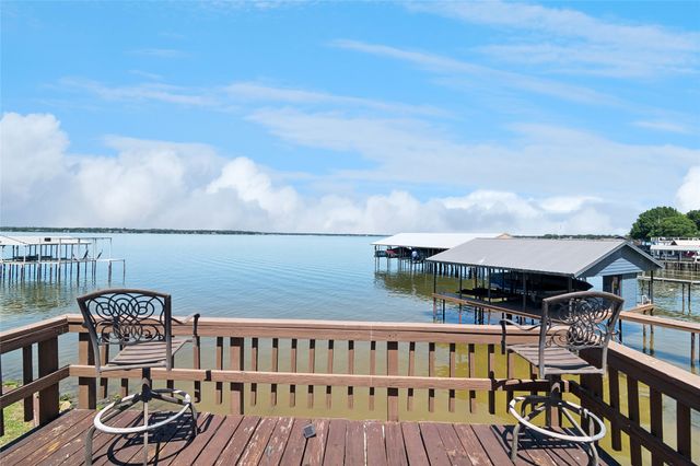 118 Lancelot Drive, Mabank, TX 75156
