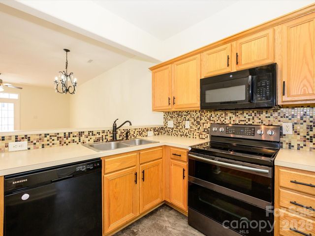 4055 Center Place Drive, Harrisburg, NC 28075