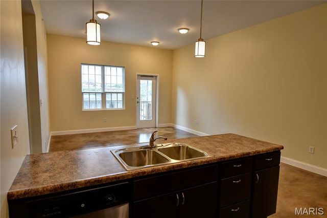 257 S FLORISSANT Road 214, Ferguson, MO 63135