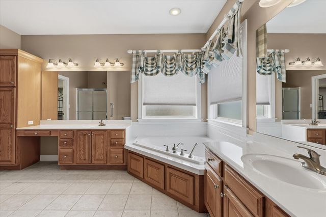 1704 BROOKFIELD MANOR, Columbia, MO 65203