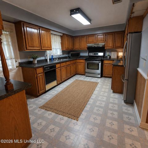 1195 N Old Canton, Canton, MS 39046
