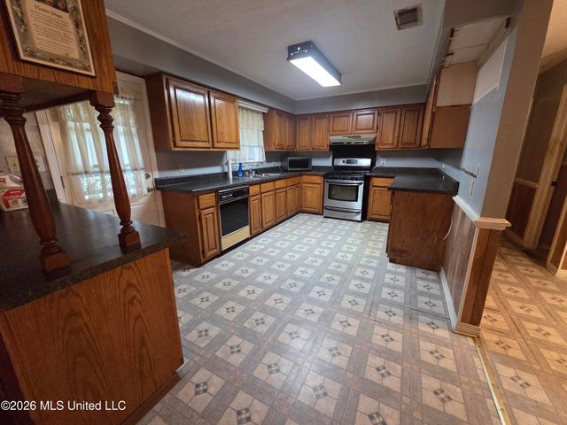 1195 N Old Canton, Canton, MS 39046