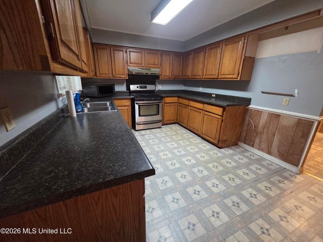 1195 N Old Canton, Canton, MS 39046