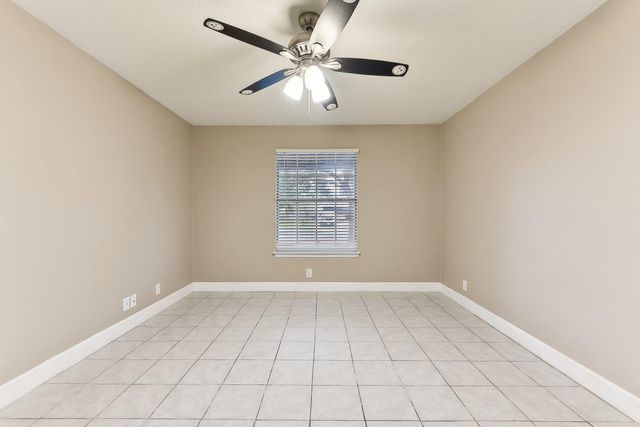 717 Blair Ave, Bastrop, TX 78602