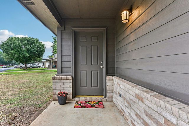 717 Blair Ave, Bastrop, TX 78602