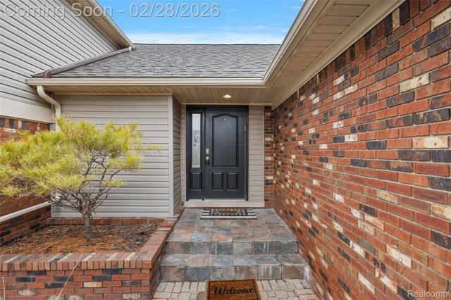 39254 E Royal Doulton Boulevard, Clinton Charter Township, MI 48038