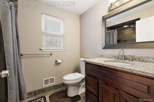 39254 E Royal Doulton Boulevard, Clinton Charter Township, MI 48038