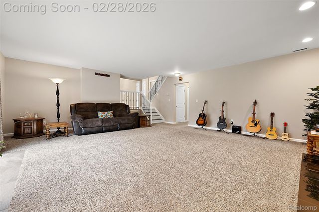 39254 E Royal Doulton Boulevard, Clinton Charter Township, MI 48038