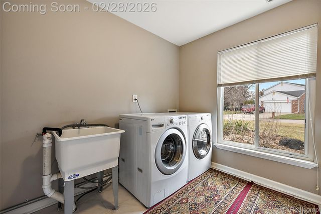 39254 E Royal Doulton Boulevard, Clinton Charter Township, MI 48038