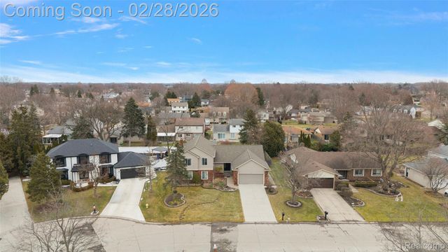 39254 E Royal Doulton Boulevard, Clinton Charter Township, MI 48038