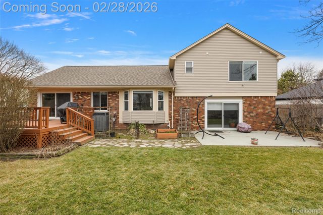39254 E Royal Doulton Boulevard, Clinton Charter Township, MI 48038
