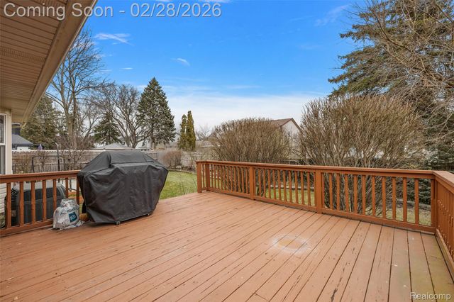 39254 E Royal Doulton Boulevard, Clinton Charter Township, MI 48038