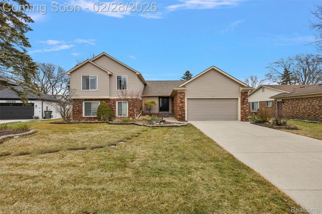 39254 E Royal Doulton Boulevard, Clinton Charter Township, MI 48038