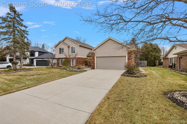 39254 E Royal Doulton Boulevard, Clinton Charter Township, MI 48038