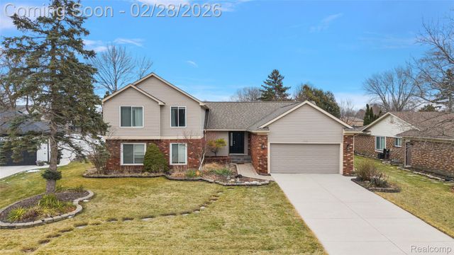 39254 E Royal Doulton Boulevard, Clinton Charter Township, MI 48038