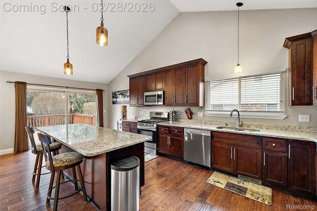 39254 E Royal Doulton Boulevard, Clinton Charter Township, MI 48038