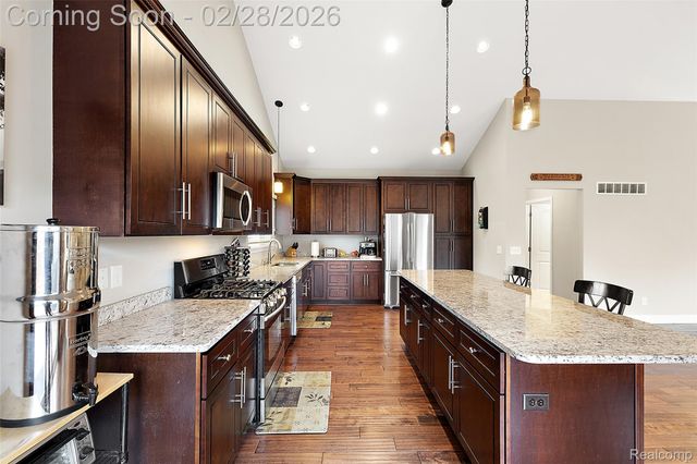 39254 E Royal Doulton Boulevard, Clinton Charter Township, MI 48038