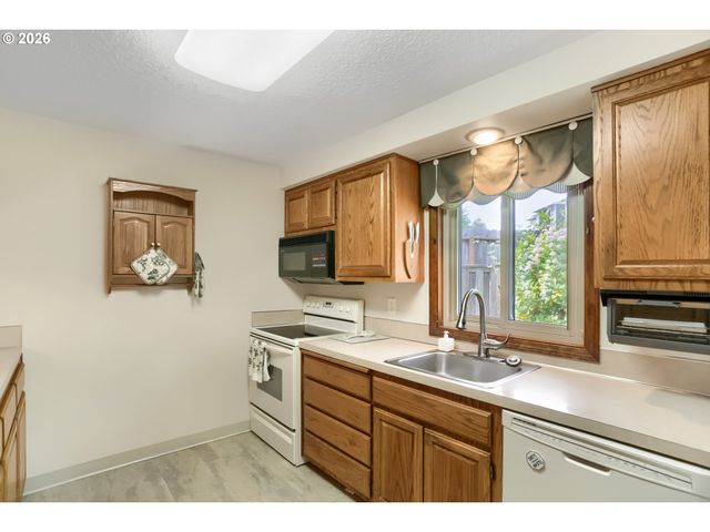 16615 Ne HALSEY St, Portland, OR 97230
