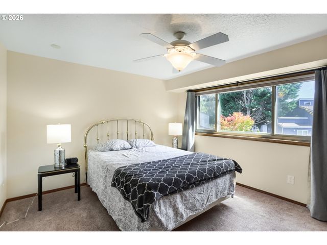 16615 Ne HALSEY St, Portland, OR 97230