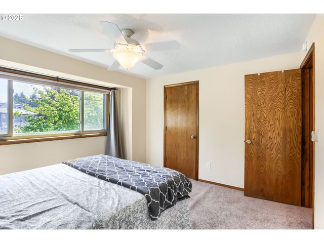 16615 Ne HALSEY St, Portland, OR 97230