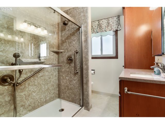 16615 Ne HALSEY St, Portland, OR 97230