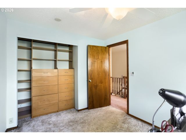 16615 Ne HALSEY St, Portland, OR 97230