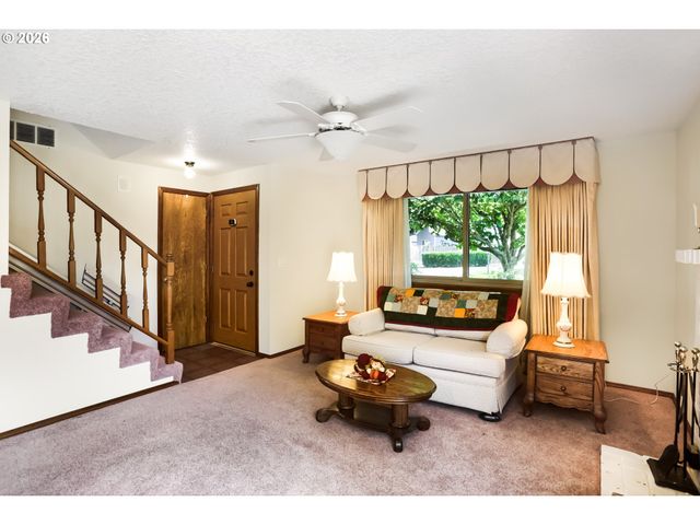 16615 Ne HALSEY St, Portland, OR 97230