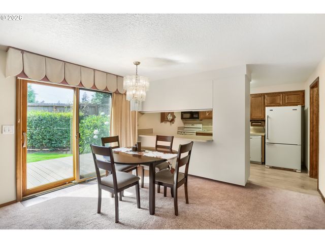 16615 Ne HALSEY St, Portland, OR 97230