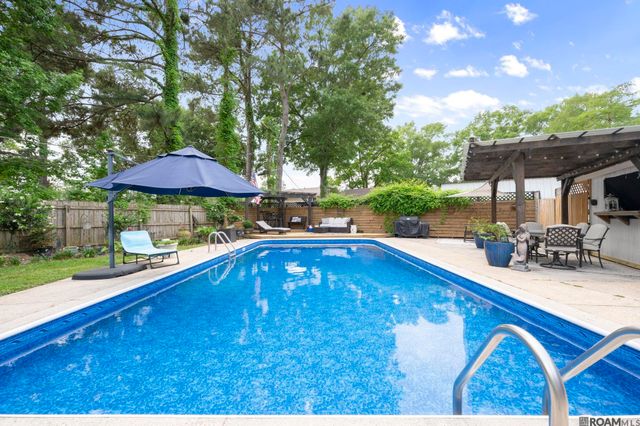 1300 Wellington Dr, Baton Rouge, LA 70815