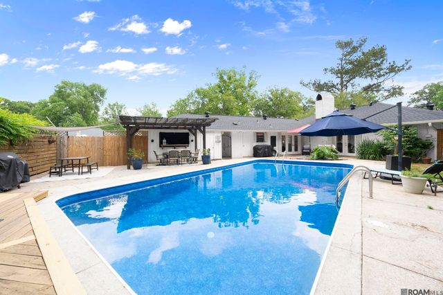 1300 Wellington Dr, Baton Rouge, LA 70815