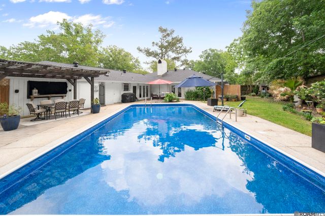1300 Wellington Dr, Baton Rouge, LA 70815