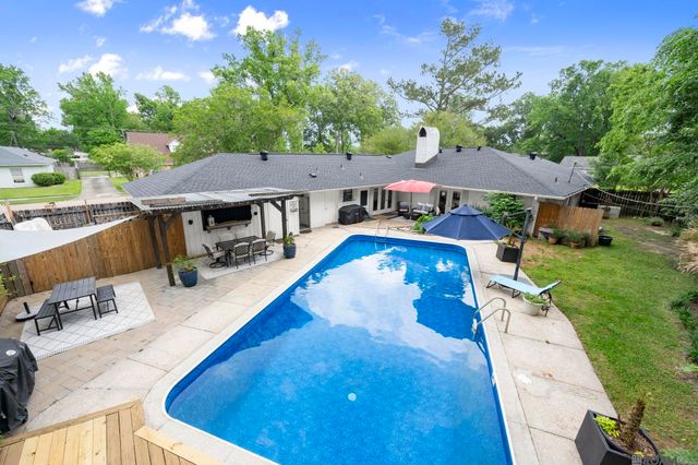 1300 Wellington Dr, Baton Rouge, LA 70815