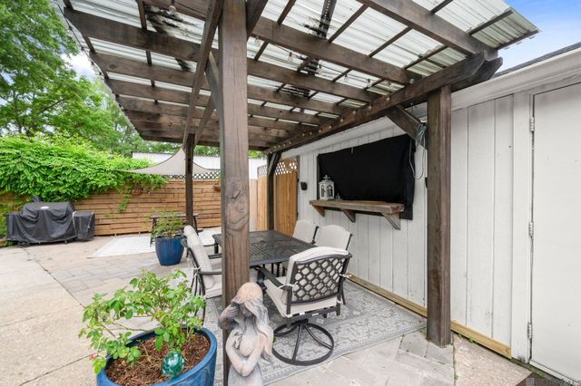 1300 Wellington Dr, Baton Rouge, LA 70815