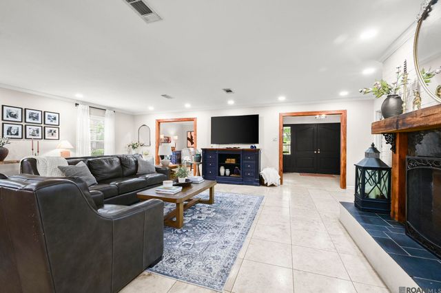 1300 Wellington Dr, Baton Rouge, LA 70815
