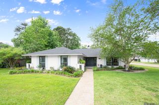 1300 Wellington Dr, Baton Rouge, LA 70815