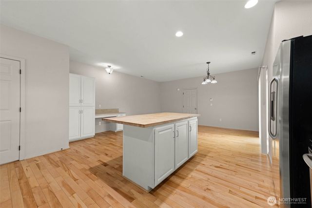 4200 Edgewater Boulevard NE, Lacey, WA 98516