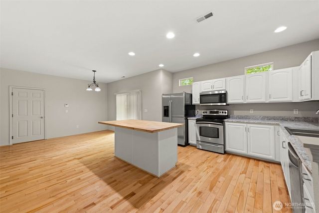 4200 Edgewater Boulevard NE, Lacey, WA 98516