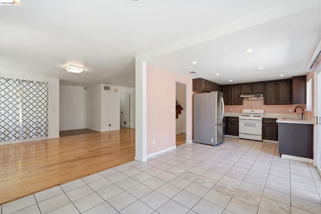 224 Sandy Cove Ln, Bay Point, CA 94565