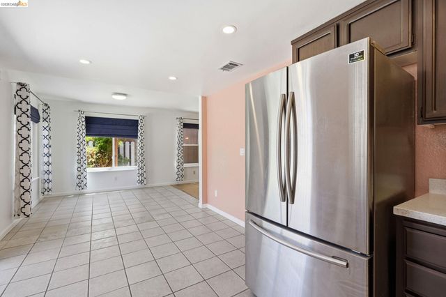 224 Sandy Cove Ln, Bay Point, CA 94565