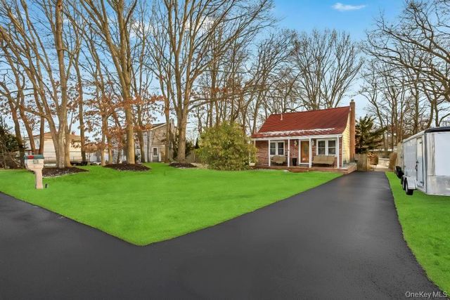 260 Springdale Drive, Ronkonkoma, NY 11779