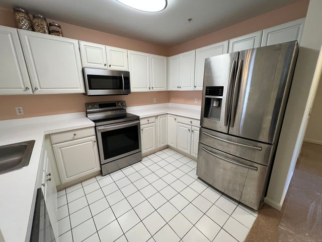 75 Washington Avenue 8-403, Hamden, CT 06518