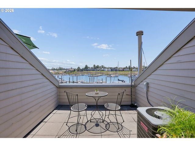 170 N HAYDEN BAY Dr, Portland, OR 97217