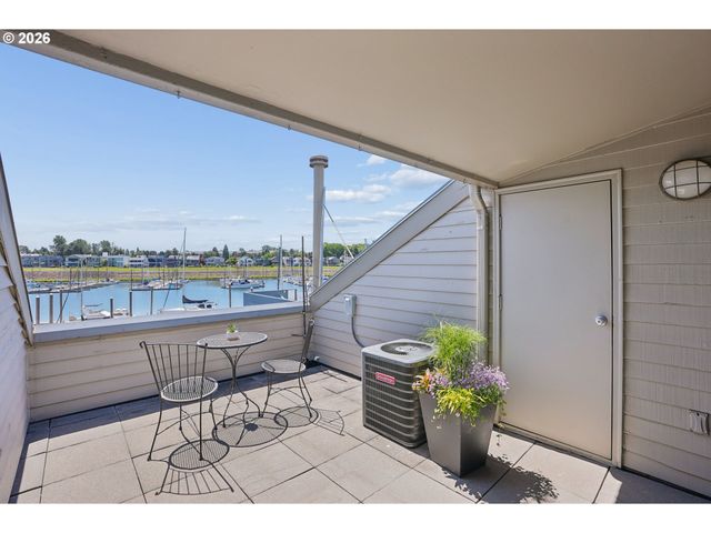 170 N HAYDEN BAY Dr, Portland, OR 97217
