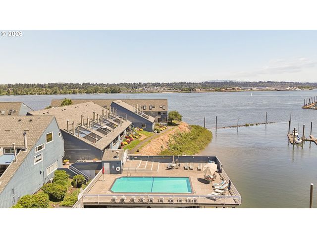 170 N HAYDEN BAY Dr, Portland, OR 97217