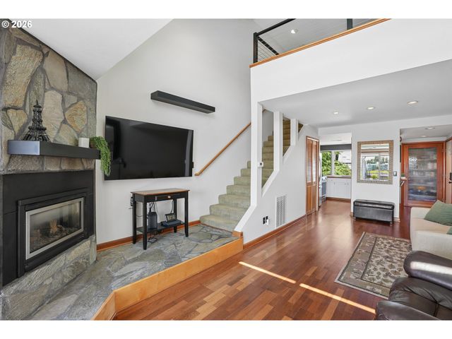 170 N HAYDEN BAY Dr, Portland, OR 97217