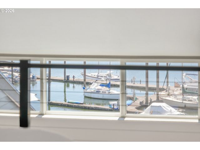 170 N HAYDEN BAY Dr, Portland, OR 97217