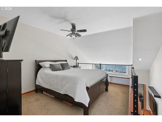 170 N HAYDEN BAY Dr, Portland, OR 97217