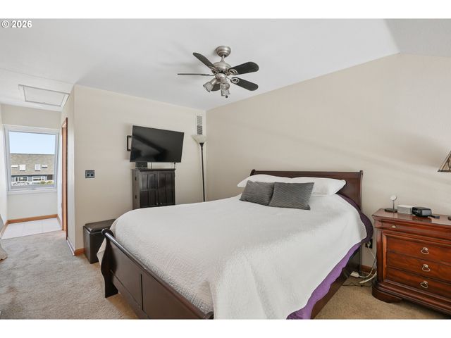 170 N HAYDEN BAY Dr, Portland, OR 97217